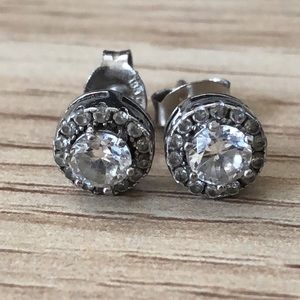 Beautiful sterling silver stamped halo stud earrings!